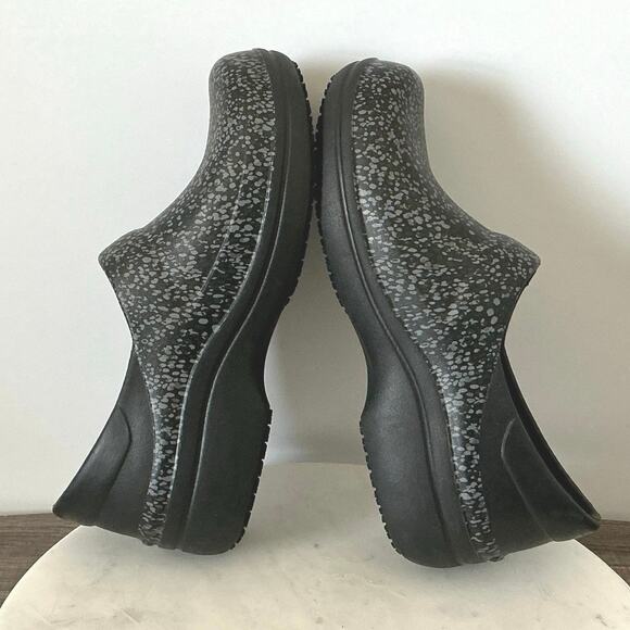 Crocs Women's Neria Pro II Graphic Slip On Clog Shoes Size 11 Black Print - Picture 7 of 10